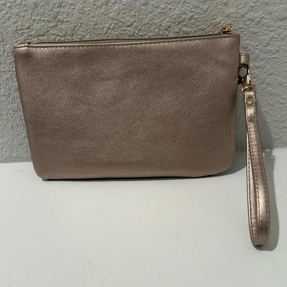 Adrienne Vittadini Metallic Gold Charging Dock Wristlet Clutch Powerbank - Picture 4 of 9